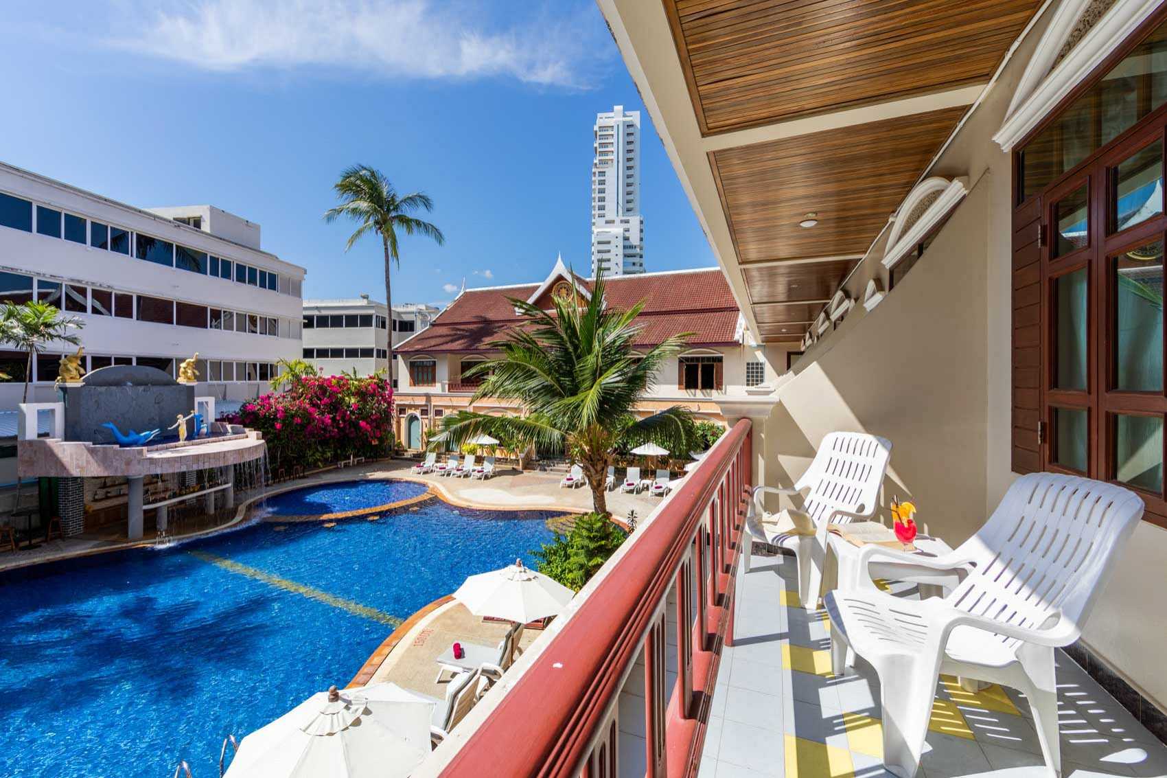 Deluxe Pool View Room